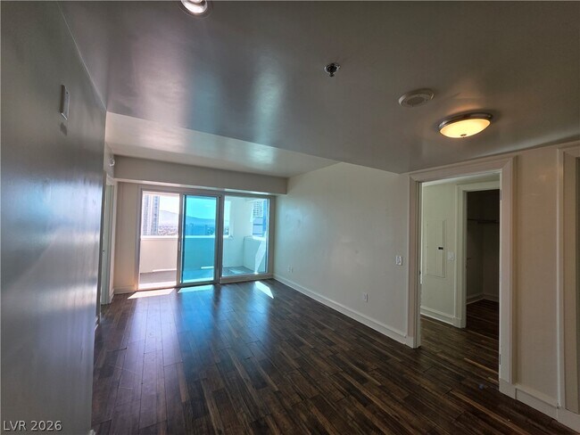 Building Photo - 2700 S Las Vegas Blvd