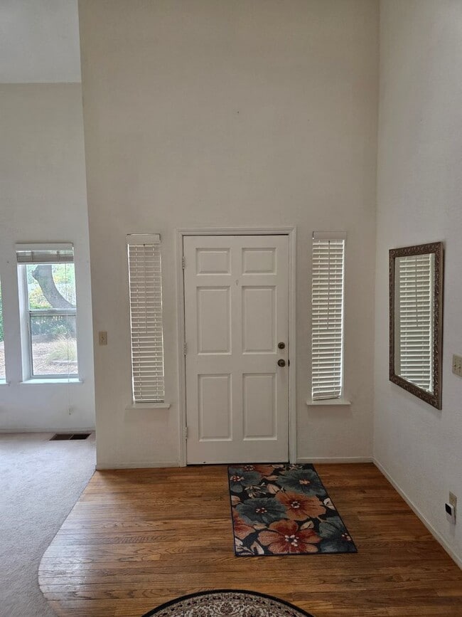 Building Photo - Discover Your Dream Home