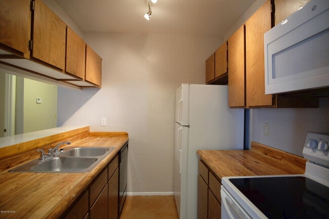 Building Photo - 8080 E Speedway Blvd