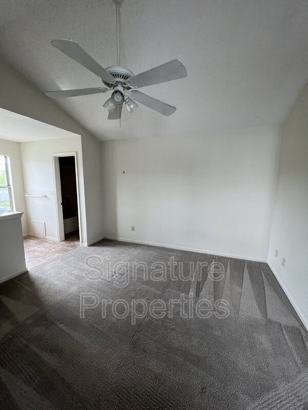 Building Photo - 735 Ridge Cir