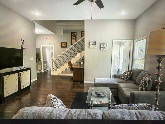 Building Photo - Charming 4BR House in Atlanta