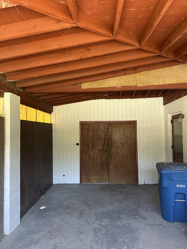 Building Photo - Cute 2 Bedroom, 1 Bathroom Single Family H...