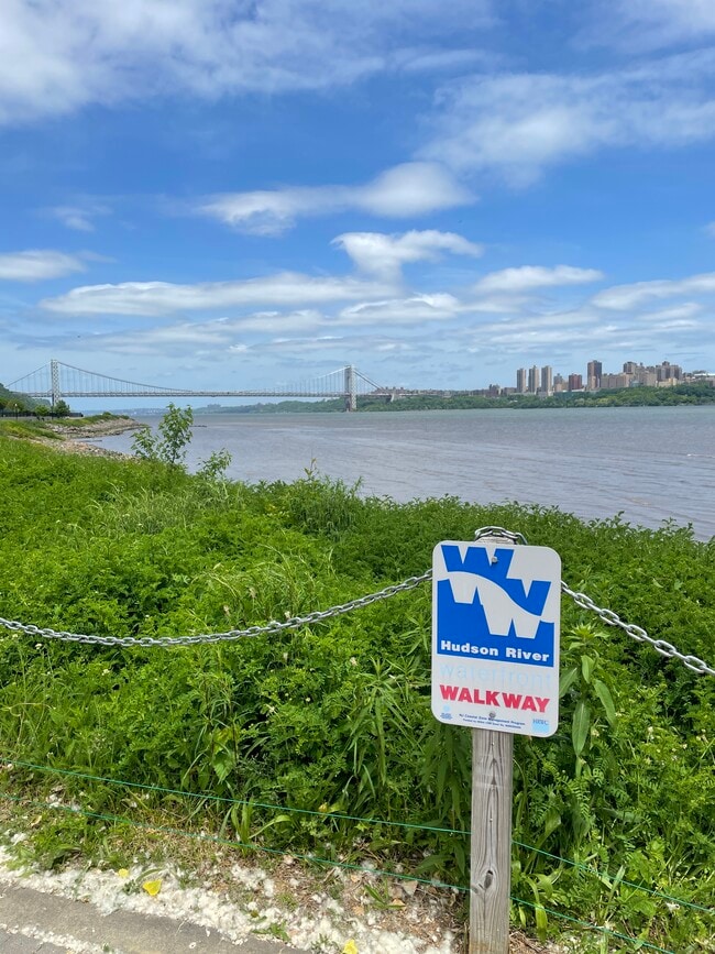 Building Photo - 1111 River Rd