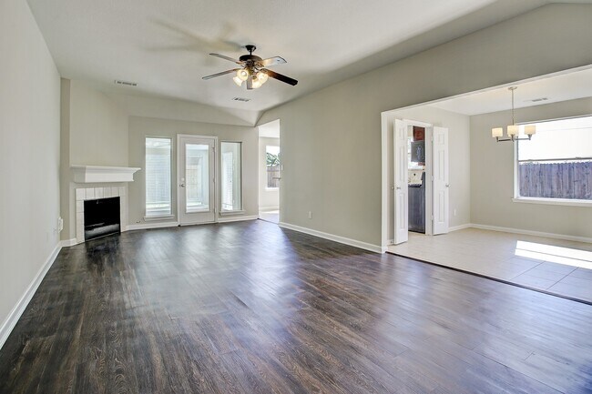 Building Photo - 6506 Larissa Cir