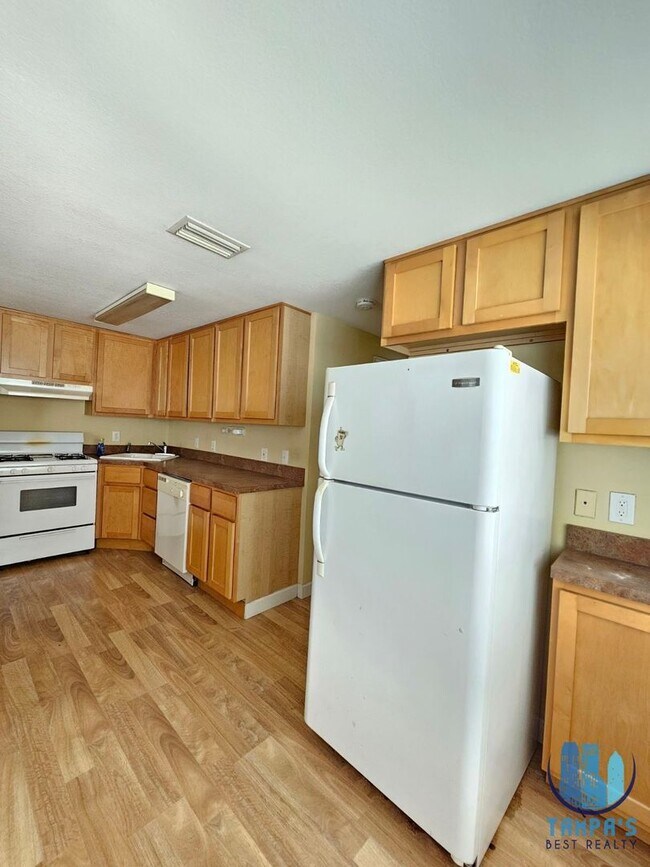 Building Photo - 117 N Evergreen Ave