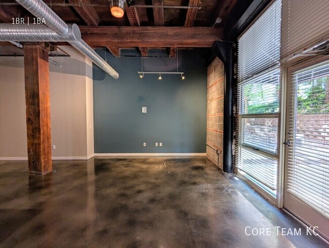 Building Photo - 204 Walnut St