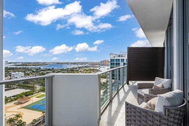 Building Photo - 3100 N Ocean Dr