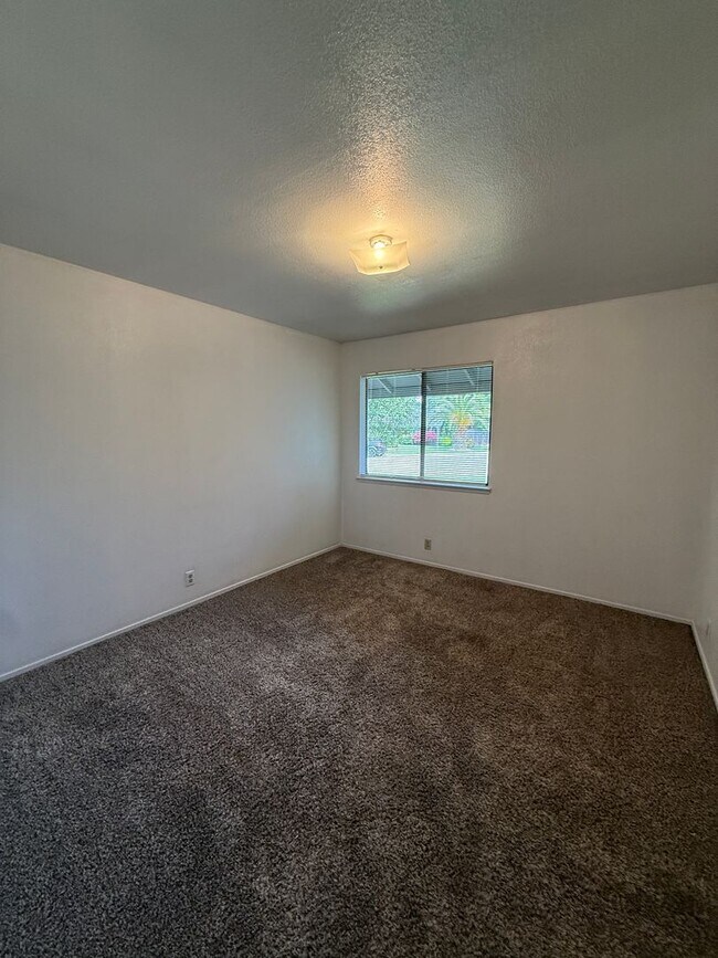 Building Photo - Beautiful 3 Bed, 2 Bath Home in Prime Location