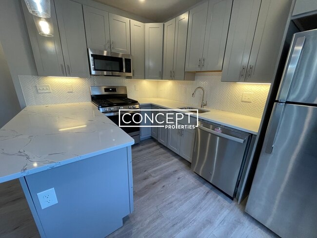 Building Photo - 84 Fayston St