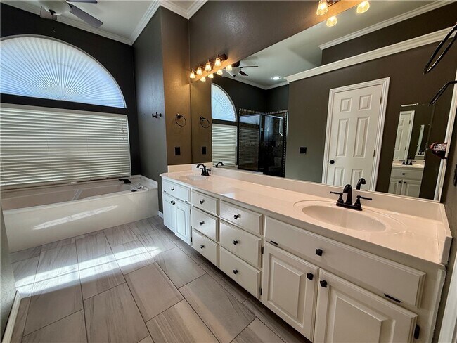 Building Photo - 101 Fox Glove Ln