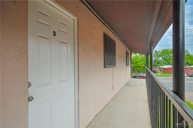 Building Photo - 1521 Nolana Ave