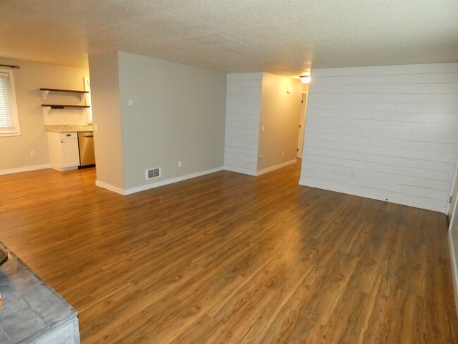 Building Photo - APPLICATION PENDING - West Side Wonderful!