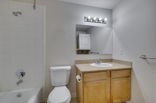 Building Photo - 2 bed, 2 Bath in Bothell! Utilities Included!