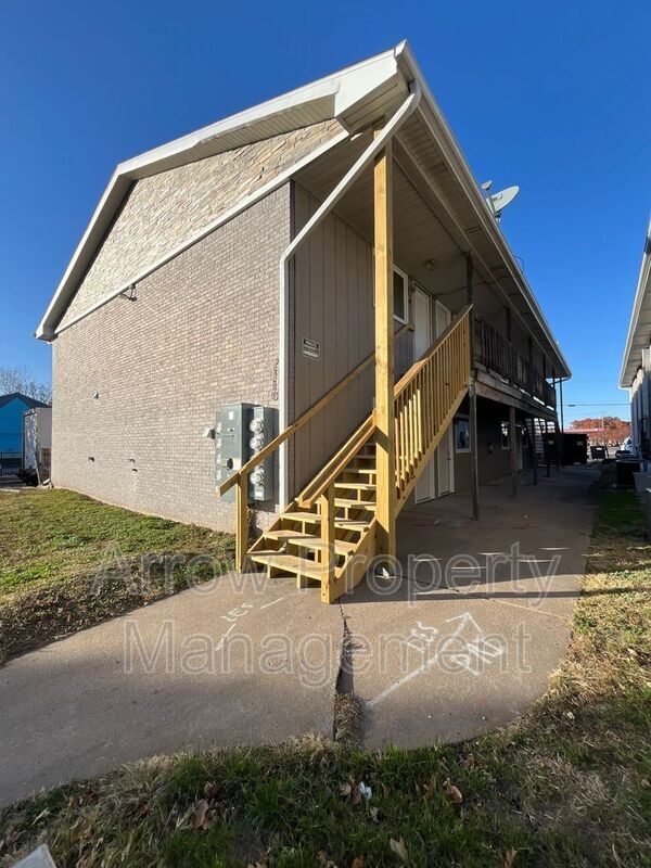 Building Photo - 2110 J St