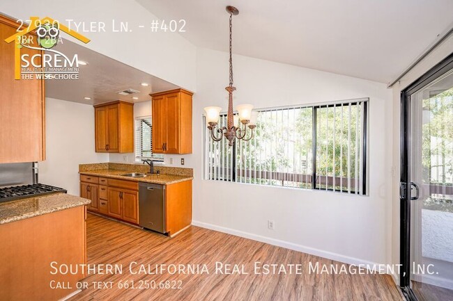 Building Photo - Three Bedroom Upper Condo in Canyon Oaks