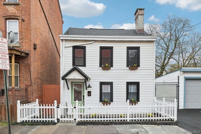 Primary Photo - 21 Carter St