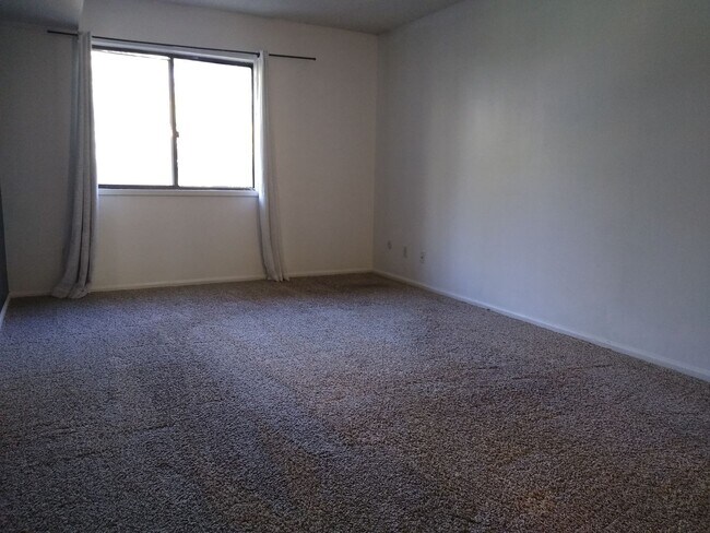 Building Photo - Awesome 2 Bedroom 2 Bath Condo w/ Garage P...
