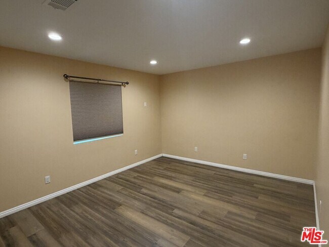 Building Photo - 3543 Sanborn Ave
