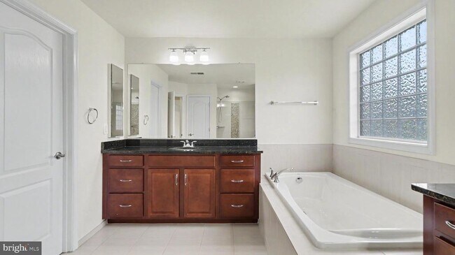 Building Photo - 40978 Spur Run Ln