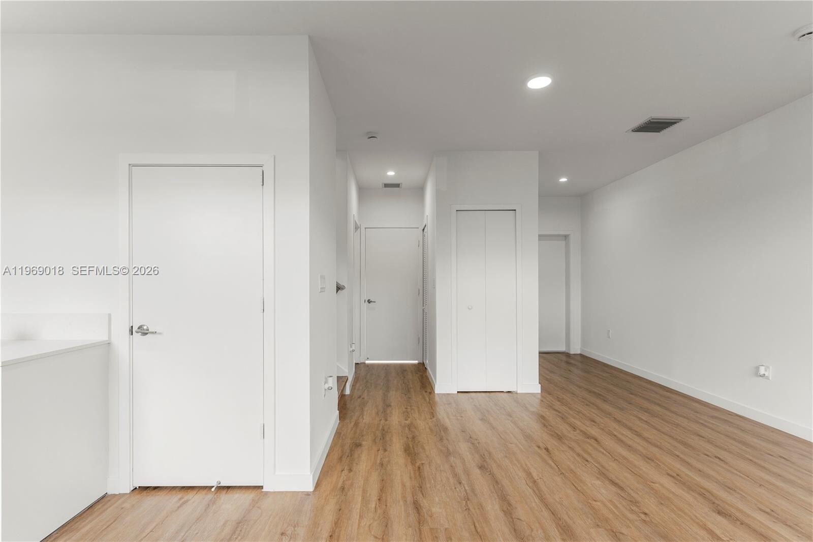 Building Photo - 408 NE 1st Rd