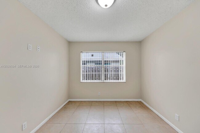 Building Photo - 2610 Riverland Dr