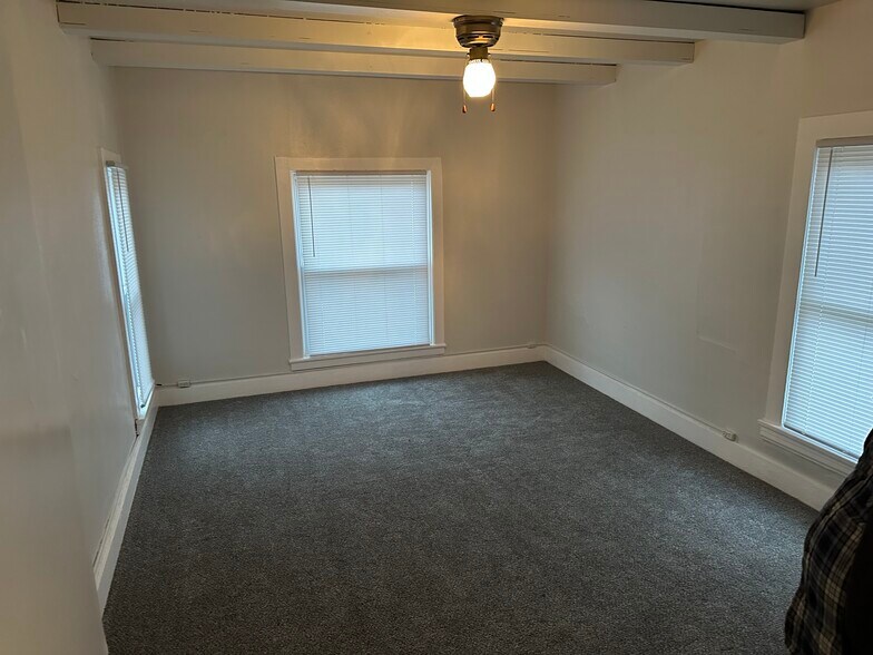 Building Photo - 317 Highland Ave