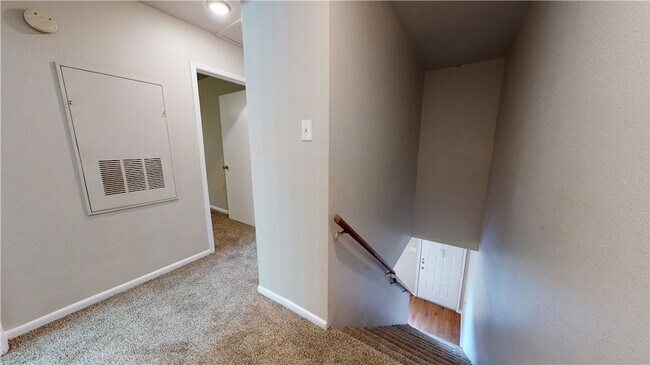 Building Photo - 2807 Longmire Dr