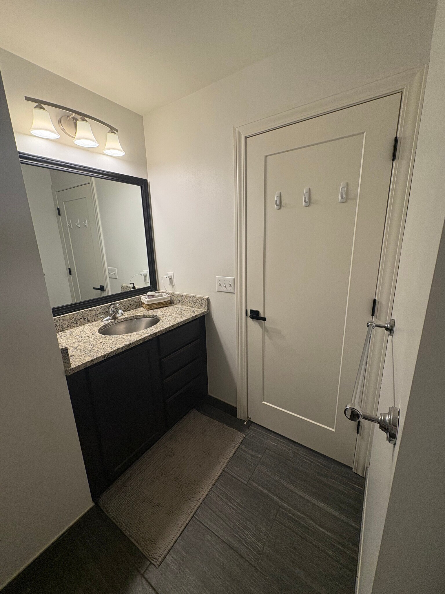 Building Photo - 1250 Diamond Ct