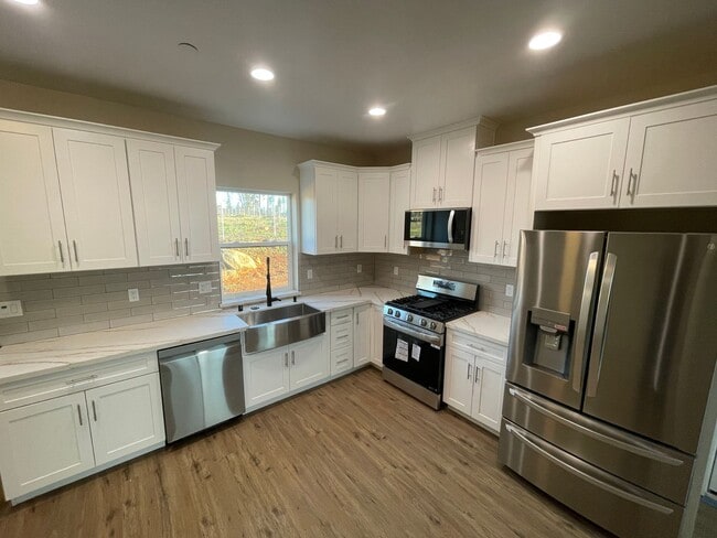 Building Photo - 8588-8590 Ridgecrest Dr