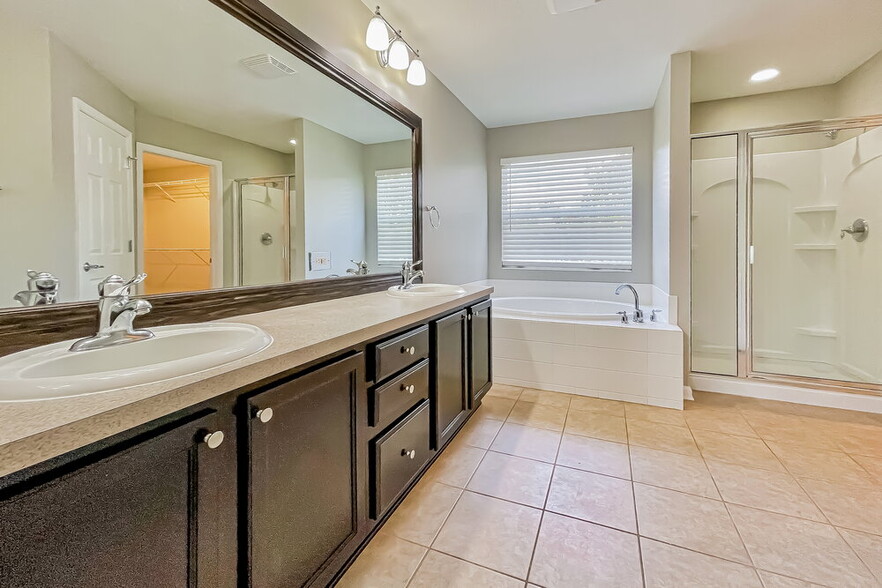 Building Photo - 13945 Crater Cir