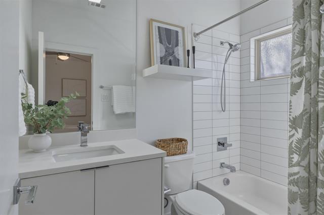 Building Photo - 5734 Oram St