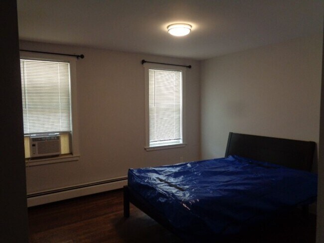 Building Photo - 4025 Falls Rd