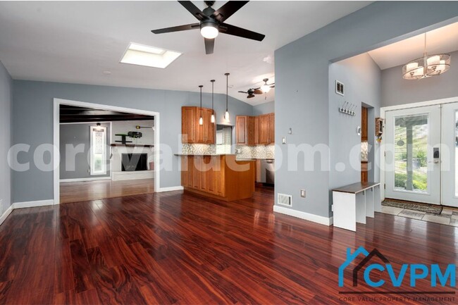 Building Photo - 7425 Hickory Ln
