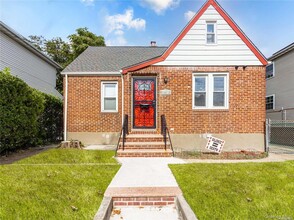 Building Photo - 183-15 145th Dr