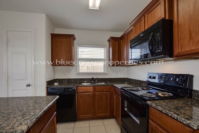 Building Photo - 2221 Meadow Dr
