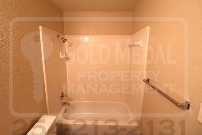 Building Photo - 2806 Cantabrian Dr