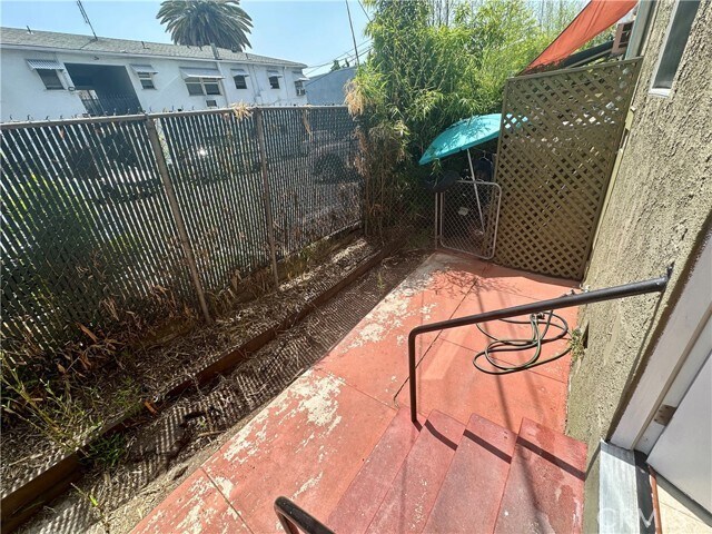 Building Photo - 1760 N Las Palmas Ave