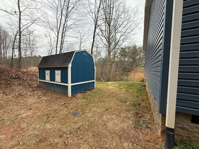 Building Photo - Immaculate Newer 3BR/2BA Brevard Home with Open Layout – Pet-Friendly