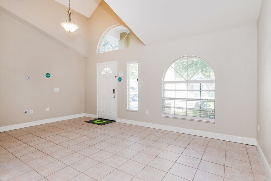 Building Photo - 264 Daisy Estates Dr