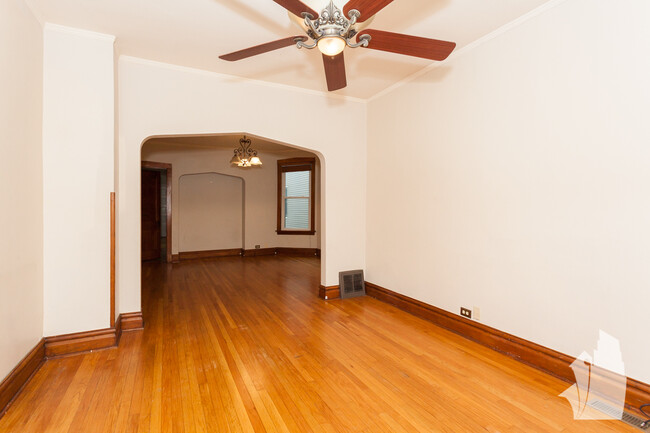 Building Photo - 2108 W Addison-1