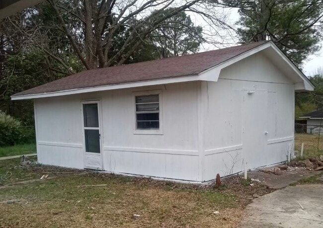 Storage - 1527 W Bristow Dr