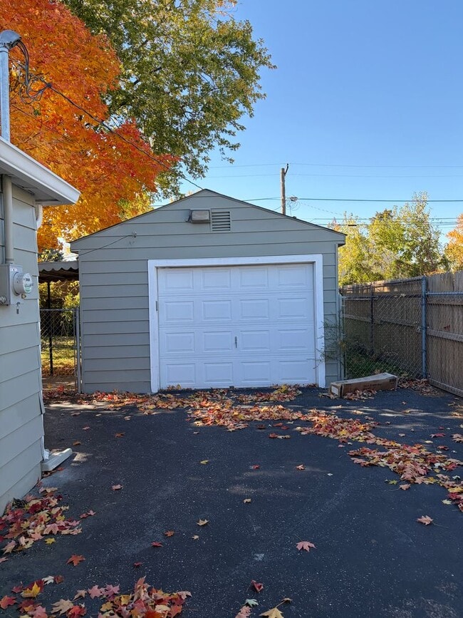 Building Photo - Newly remodeled 2-bedroom, 1-bathroom home...