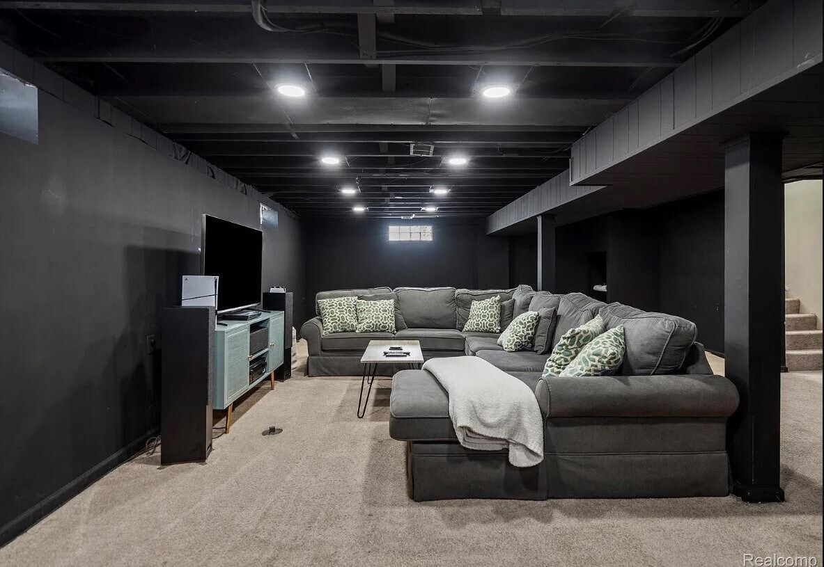 Basement - 2204 Mahan St