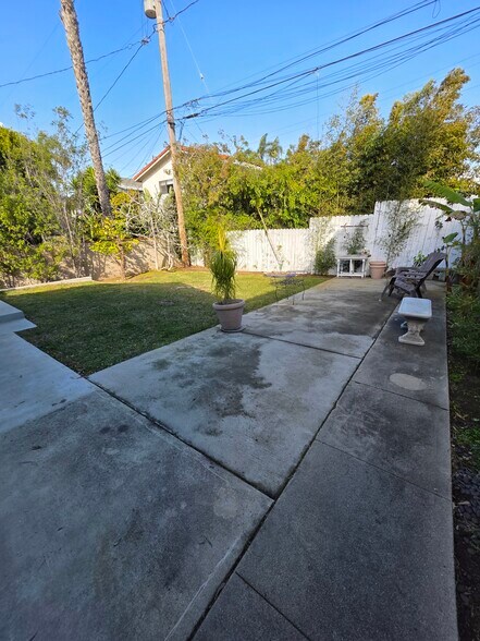 Building Photo - 3528 Laurel Ave