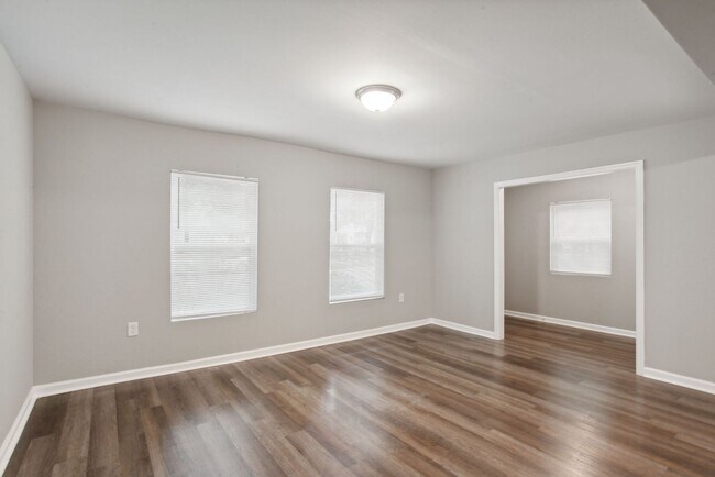 Primary Photo - 3BR/2BA Downtown House Walking Distance to Forsyth Park and Daffin Park