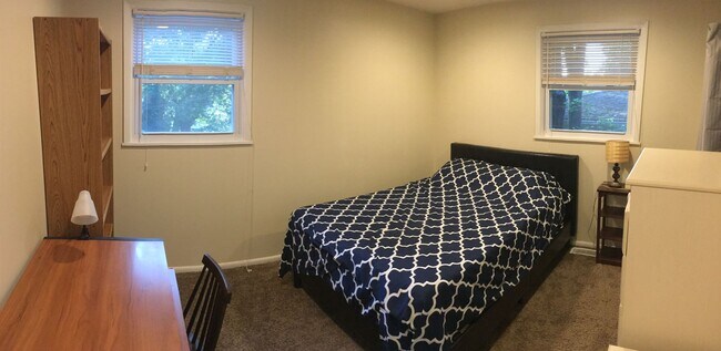 Building Photo - 3 bedroom + 2 Studies (5 person occupancy)...