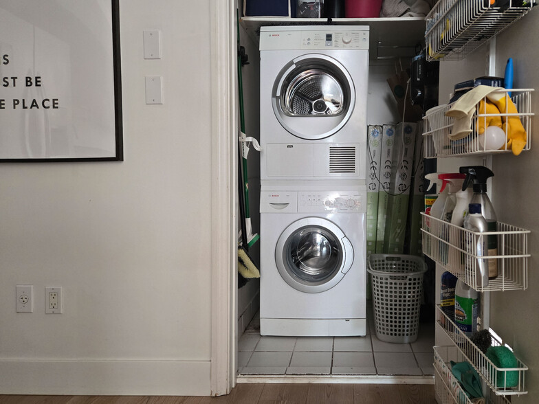 Stackable Washer + Dryer - 416 S Spring St