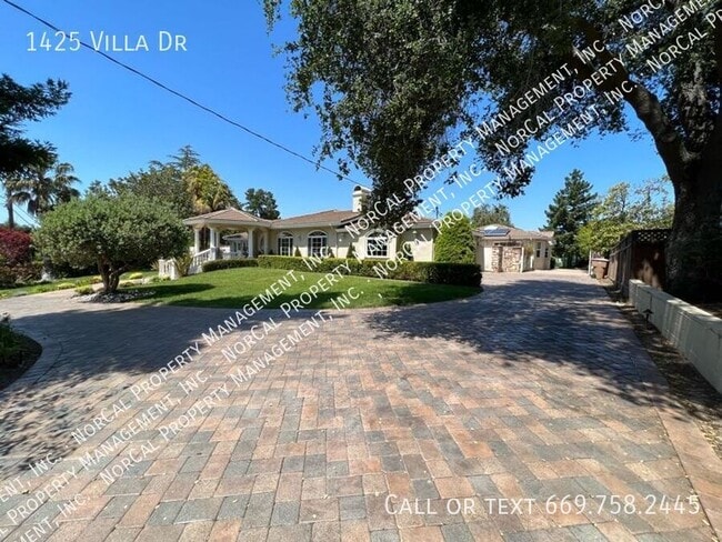 Building Photo - 1425 Villa Dr