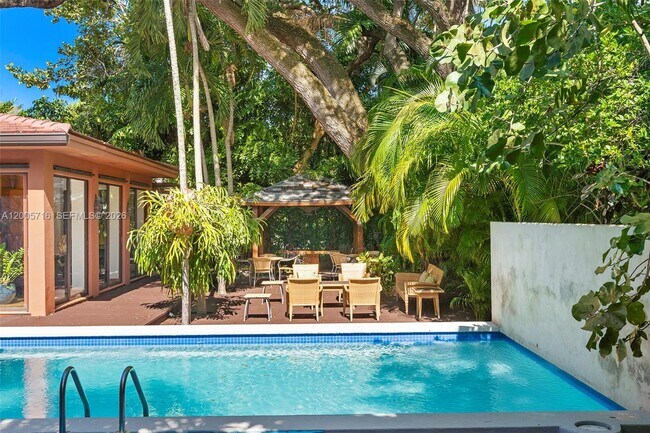 Building Photo - 5627 Granada Blvd