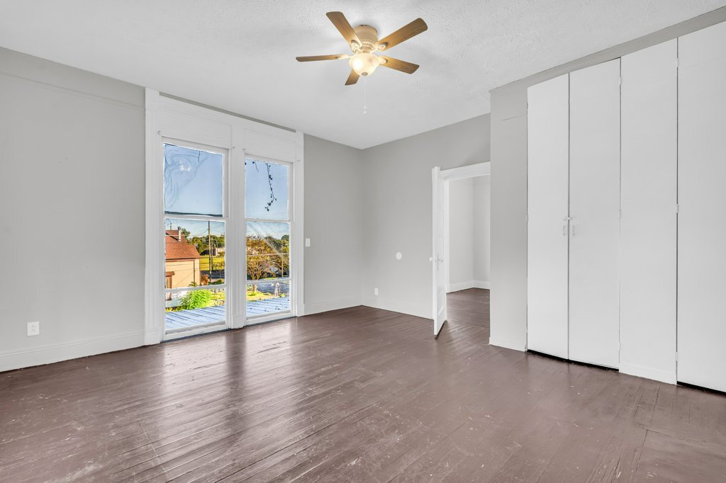 Building Photo - 622 4th St S